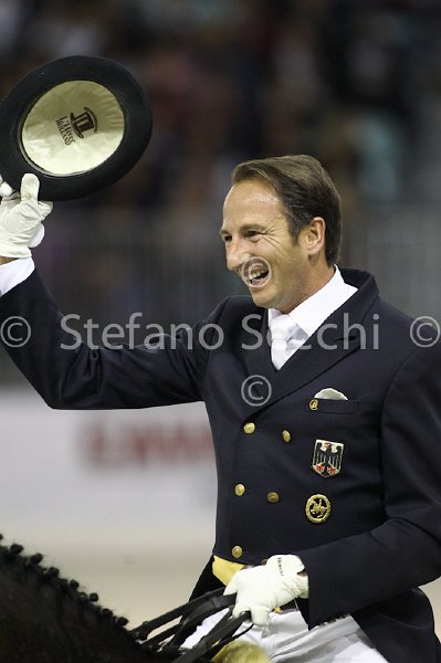 LAUGKS_MEGGLE\'S WELTTALL_MILANO_2011_SS3_9960.jpg